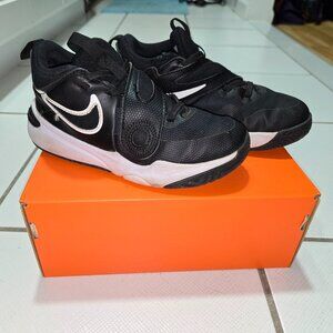 Nike Team Hustle D 11 Basketball Shoe